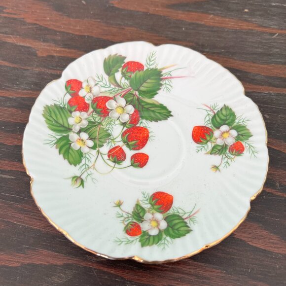 HAMMERSLEY & CO “Strawberry Ripe” Pattern Fine Bone China Gold Trim - Picture 5 of 7